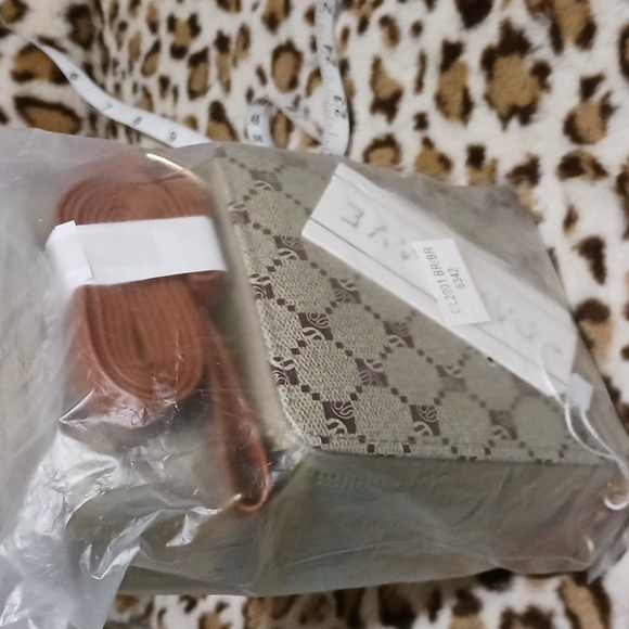 NWT Park Ave Collection Small Crossbody Bag - Picture 12 of 12